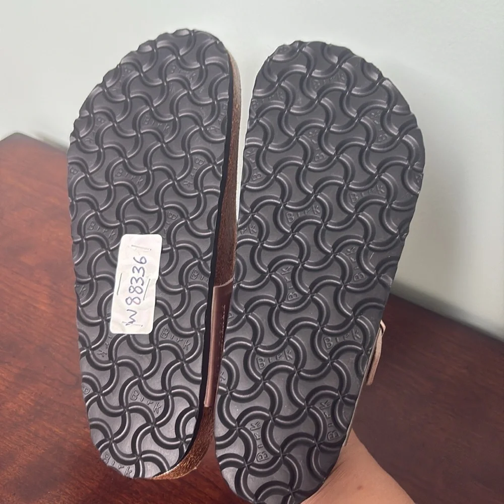 Birkenstock Dusty Rose Gold Gizeh Sandals with Adjustable Straps and Cork Sole - Picture 4 of 6